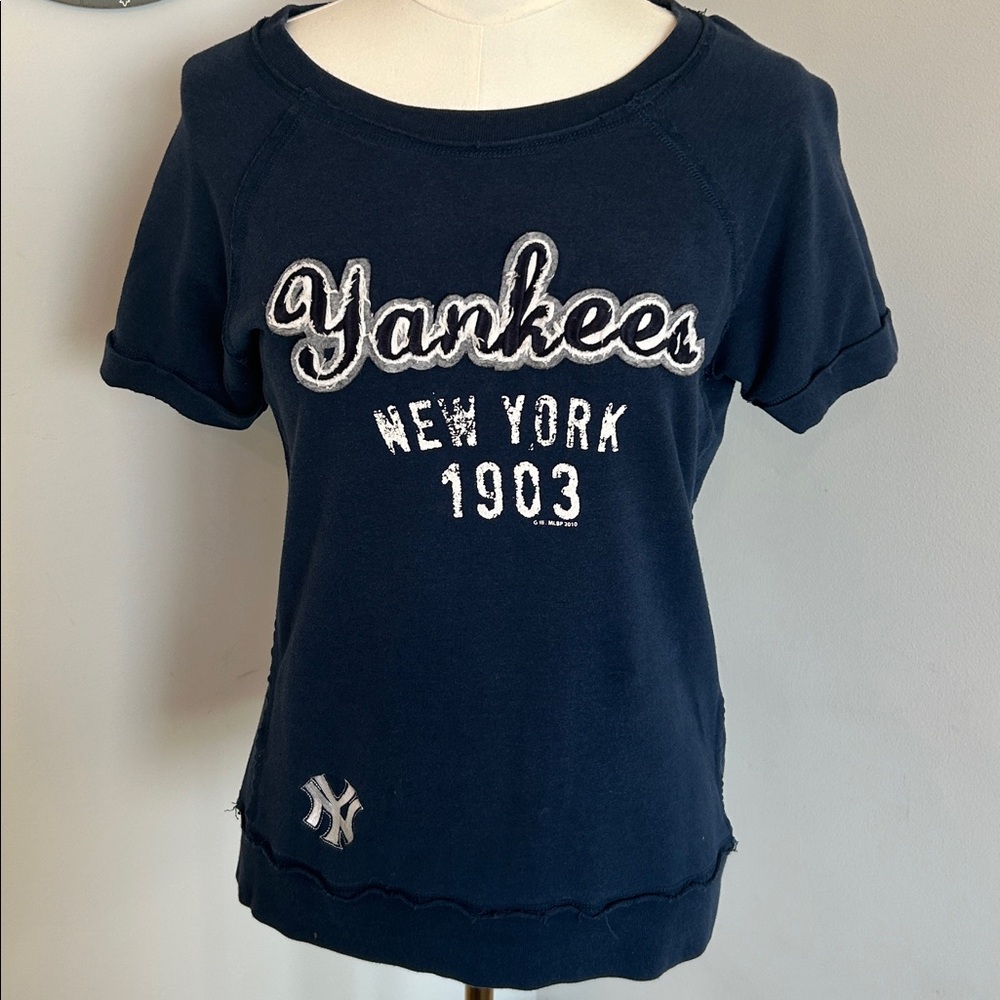 NY Yankees Shirt Touch By Alyssa Milano Top Raw Seams 3D Word Graphic Medium